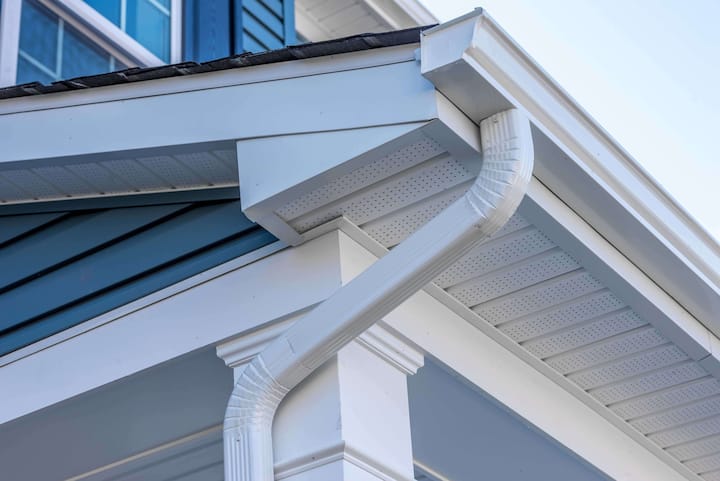 Low-maintenance vinyl gutters for rainwater management in Shreveport